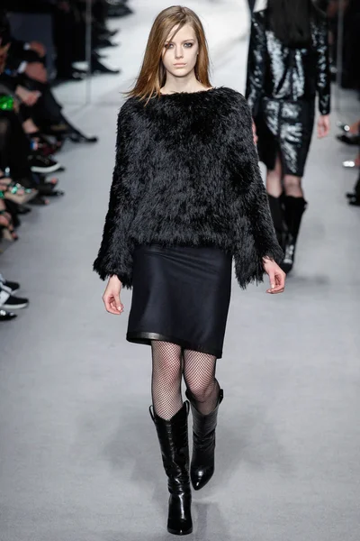 Look 16